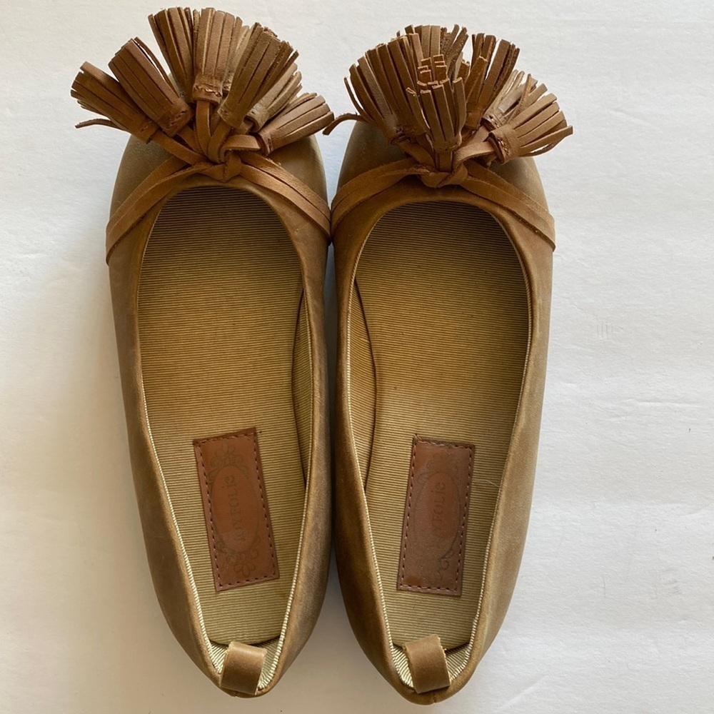 Joyfolie Penelope tassel brown leather flats girls 1 EUC